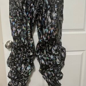 BRAND NEW AKIRA ENVISION ME RUCHED CARGO PANT IN BLACK